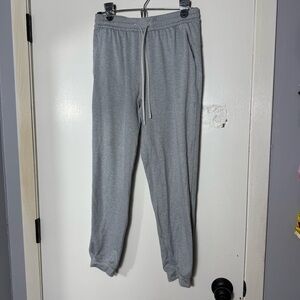 Lululemon gray women’s joggers size 6. Excellent condition